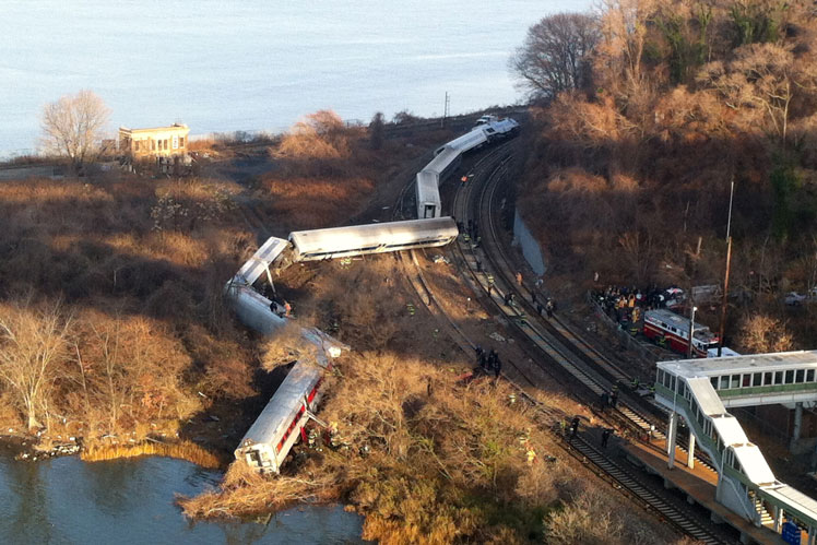 Bronx train derails