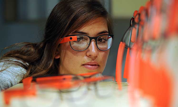 Google Glass guide Alice Gabon.