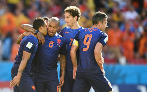 68th minute: Memphis Depay (L) is congratulated after scoring his side's third goal. Photo: Getty