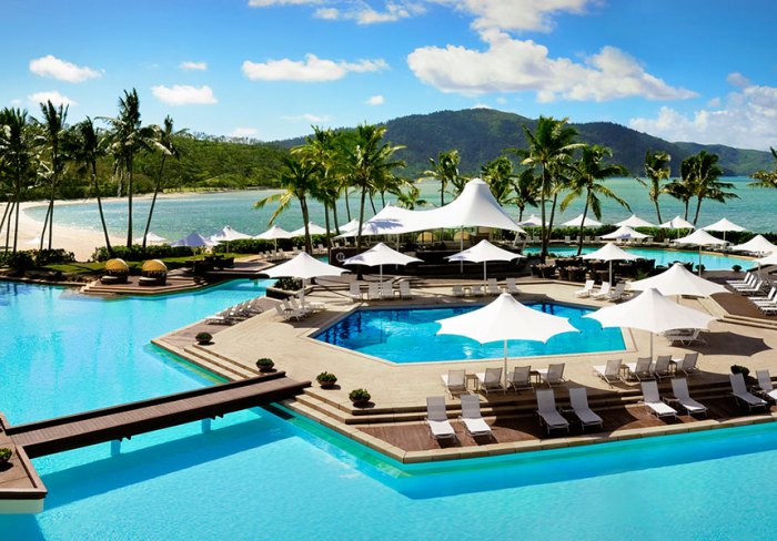 The famous polygon pool. 