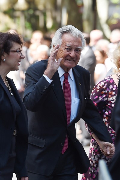 Bob Hawke arrives at the Sydney Town Hall. Photo: AAP