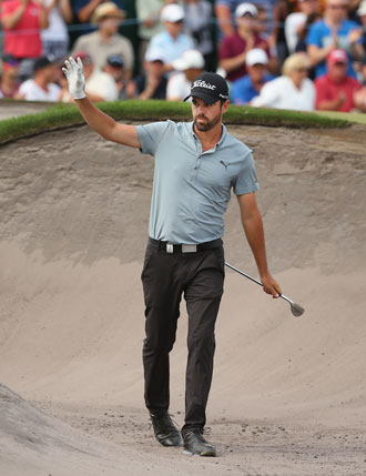 Cullen acknowledges the  applause after his bunker shot on the 18th. Photo: Getty