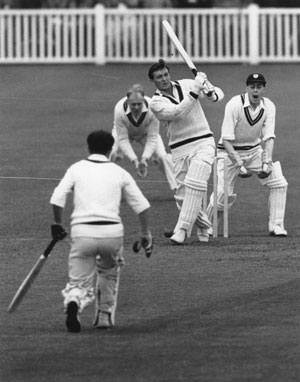 Benaud batting without a hat in 1956. Photo: Getty