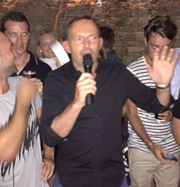 Tony Abbott pre-skol.