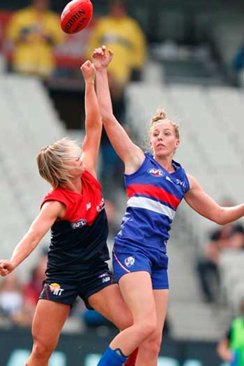 Danielle Goding (left) and Emma King battle in the ruck. Photo: Michael Wilson-AFL Media. 