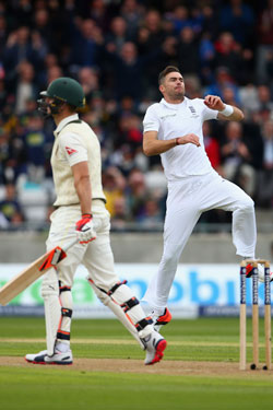 England's Jimmy Anderson (R) ripped through Australia's batting order. Photo: Getty