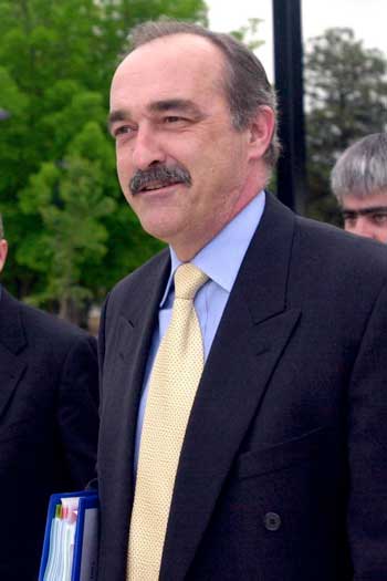 Former Tasmanian premier, the late Jim Bacon, was instrumental in bringing the Hawks to Tassie. Photo: AAP