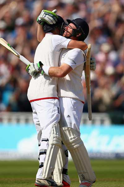 Joe Root and Ian Bell showed few nerves in chasing down the target of 121. Photo: Getty