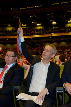 Mr Giles registers his vote. Photo: AAP