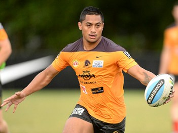 BRISBANE, AUSTRALIA - SEPTEMBER 29: Anthony Milford in action during the Brisbane Broncos NRL training session on September 29, 2015 in Brisbane, Australia. (Photo by Bradley Kanaris/Getty Images)