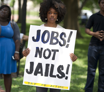 A demonstrator holds a sign protesting America's "War on Drugs" near the White House in America. Photo: Getty