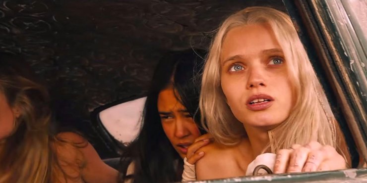 Australian actors Courtney Eaton (left) and Abbey Lee.