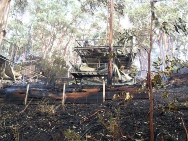 A destroyed building on Durimbil Ave, Wye River. Image: Tom Jacobs
