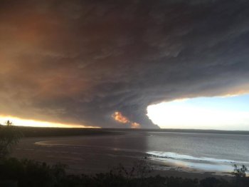 Shot of the Dalyup fire from Pink Lake Road. Photo: ABC Goldfields