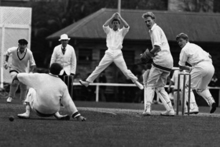 The author gets as excited as Barry Davis nicks one, but the catch wasn't taken. Photo: supplied