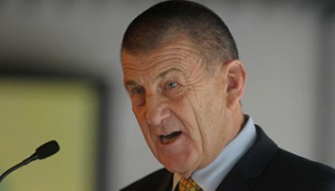 Former Victorian Premier Jeff Kennett says the two should look to working together. 
