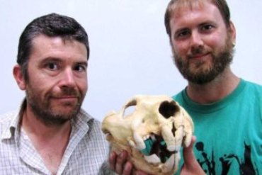 Flinders University palaeontology researchers Gavin Prideaux and Samuel Arman. Photo: Flinders University/ABC
