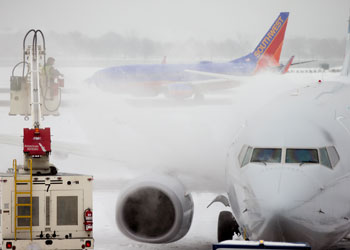 airplane deiced Ronald Reagan National Airport