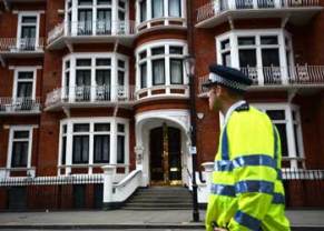 julian assange detention