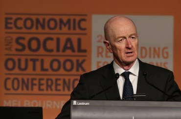 RBA governor Glenn Stevens: rate cuts may be ineffective. Photo: AAP