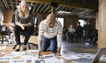 recommends young people begin businesses to get ahead financially. Photo: Getty