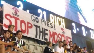 The banner reading "Go Pies! Stop the mosques" at Collingwood-Richmond clash was taken down by security.