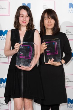 Han Kang (R) poses for photographers with her translator Deborah Smith (L) and their Man Booker International Prize. Photo: Getty