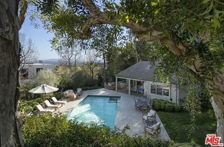 where does miranda kerr live