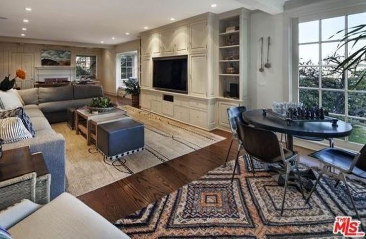 where does miranda kerr live