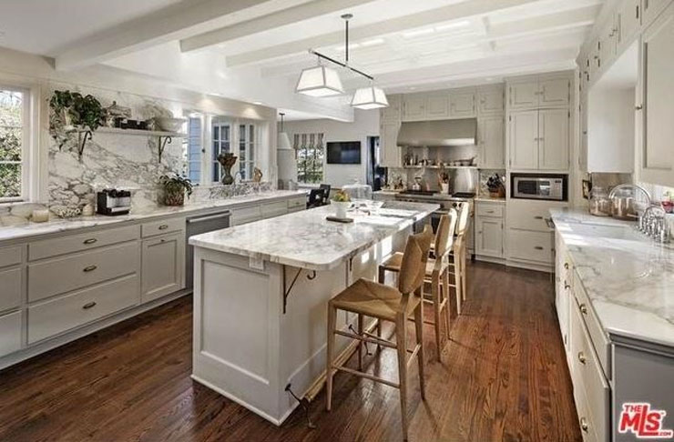 where does miranda kerr live