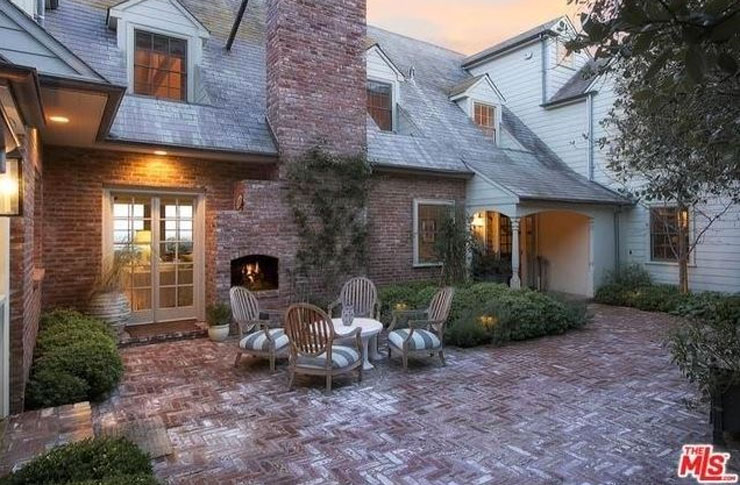 where does miranda kerr live