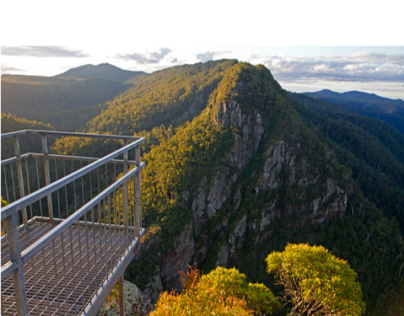 Located 42 kilometres from Ulverstone, Leven River runs through limestone cliffs carved through the Loongana Range
