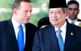 Tony Abbott (L) and Susilo Bambang Yudhoyono