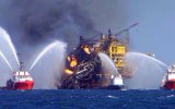 Pemex oil processing platform fire