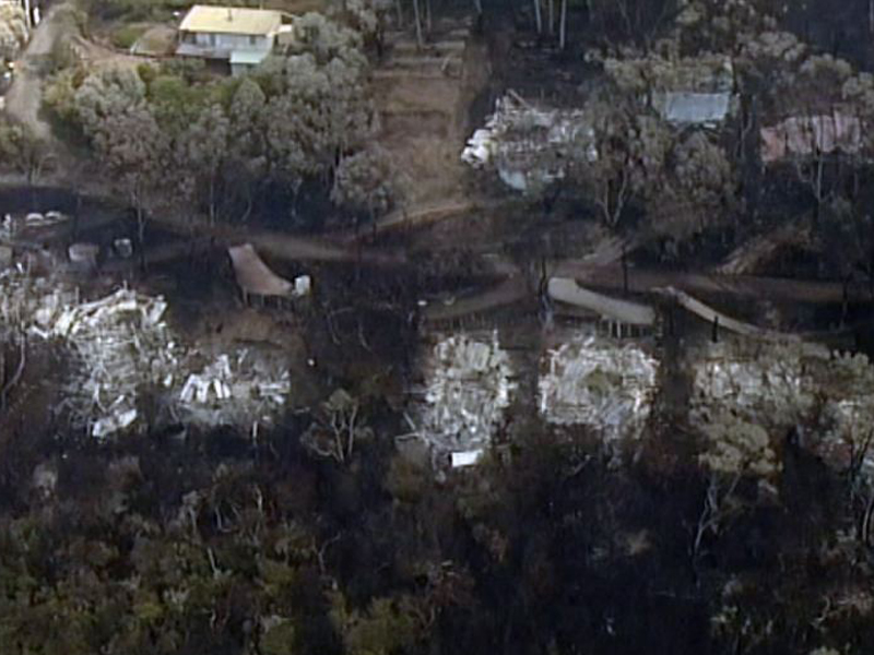 destroyed homes Great ocean Road, fires 2015