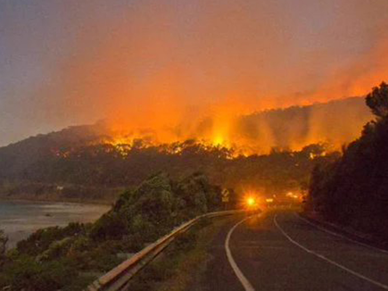 Otways fire burningTwitter: Ben Condon