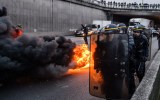 french taxi drivers riot