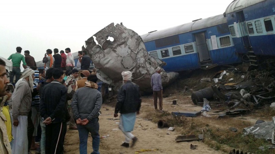 India train wreck Nov 20, 2016