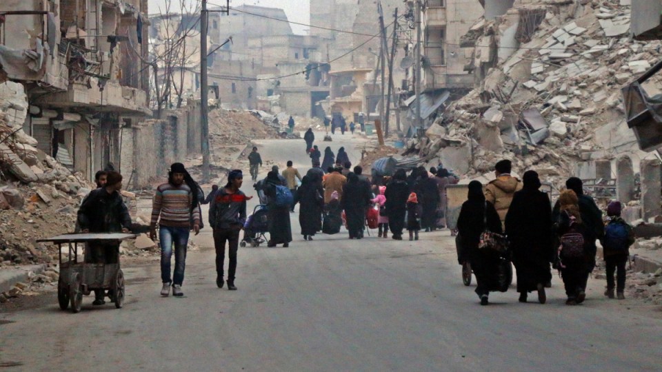Aleppo thousands flee