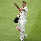 davidwarnerraisesbat