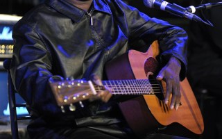 Dr Yunupingu