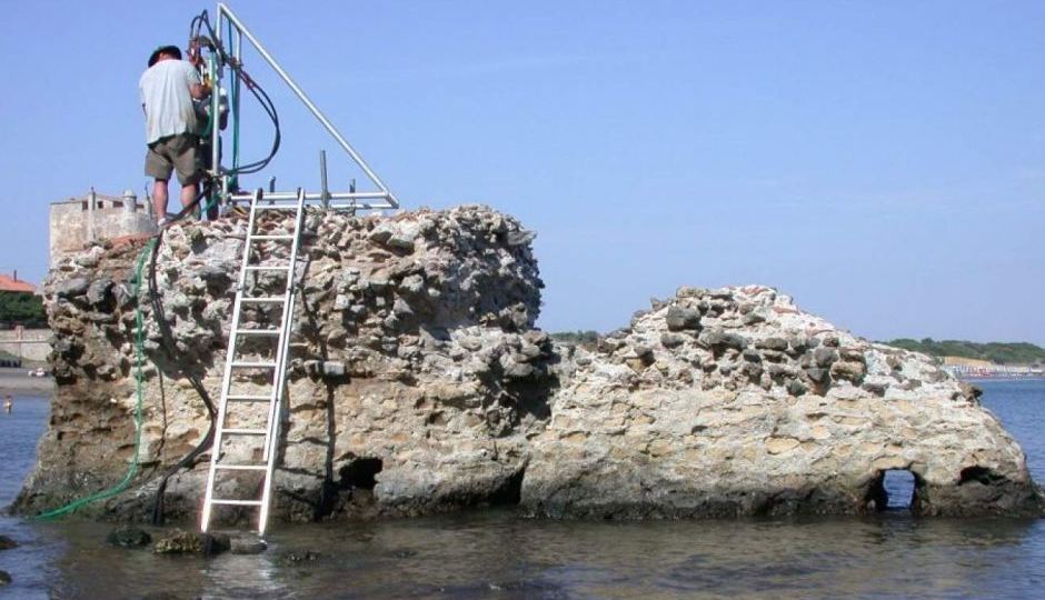 Drilling at a marine structure in Portus Cosanus