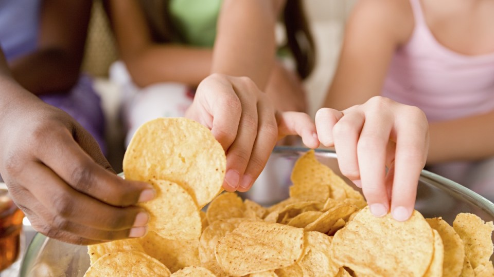 hands-grabbing-potato-chips