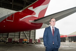 alan-joyce-qantas-plane