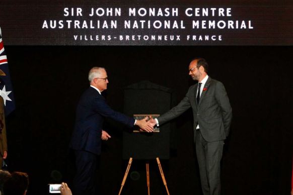 Edouard Philippe and Malcolm Turnbull unveil a plaque