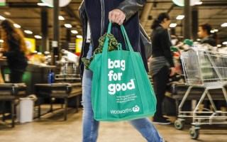 plastic-bag-ban-woolworths