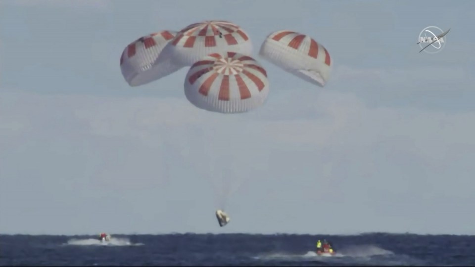 spacex-splashdown-ocean