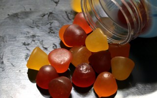 vitamin gummies bottle