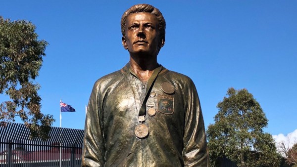 peter-norman-olympic-stance-statue