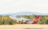 qantas cracks 737s
